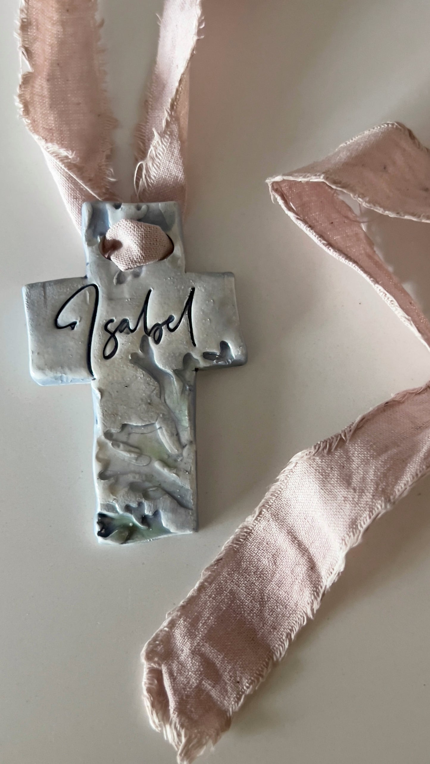 CRUZ CERÁMICA CON CORALES PERSONALIZABLE CON NOMBRE