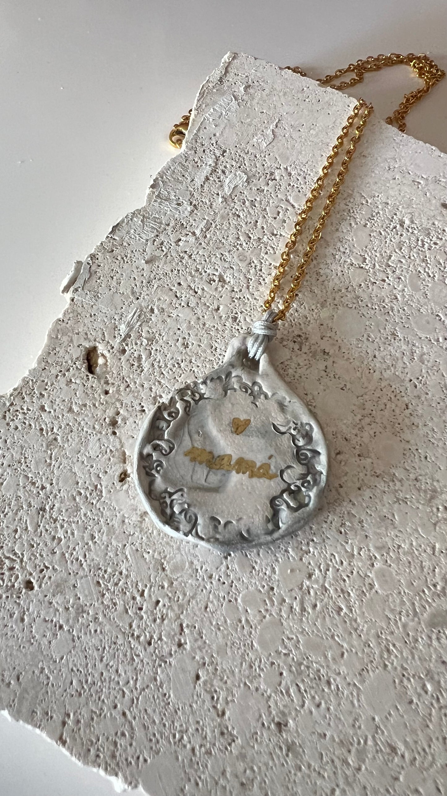 MEDALLA CERÁMICA PARA PERSONALIZAR EN DORADO