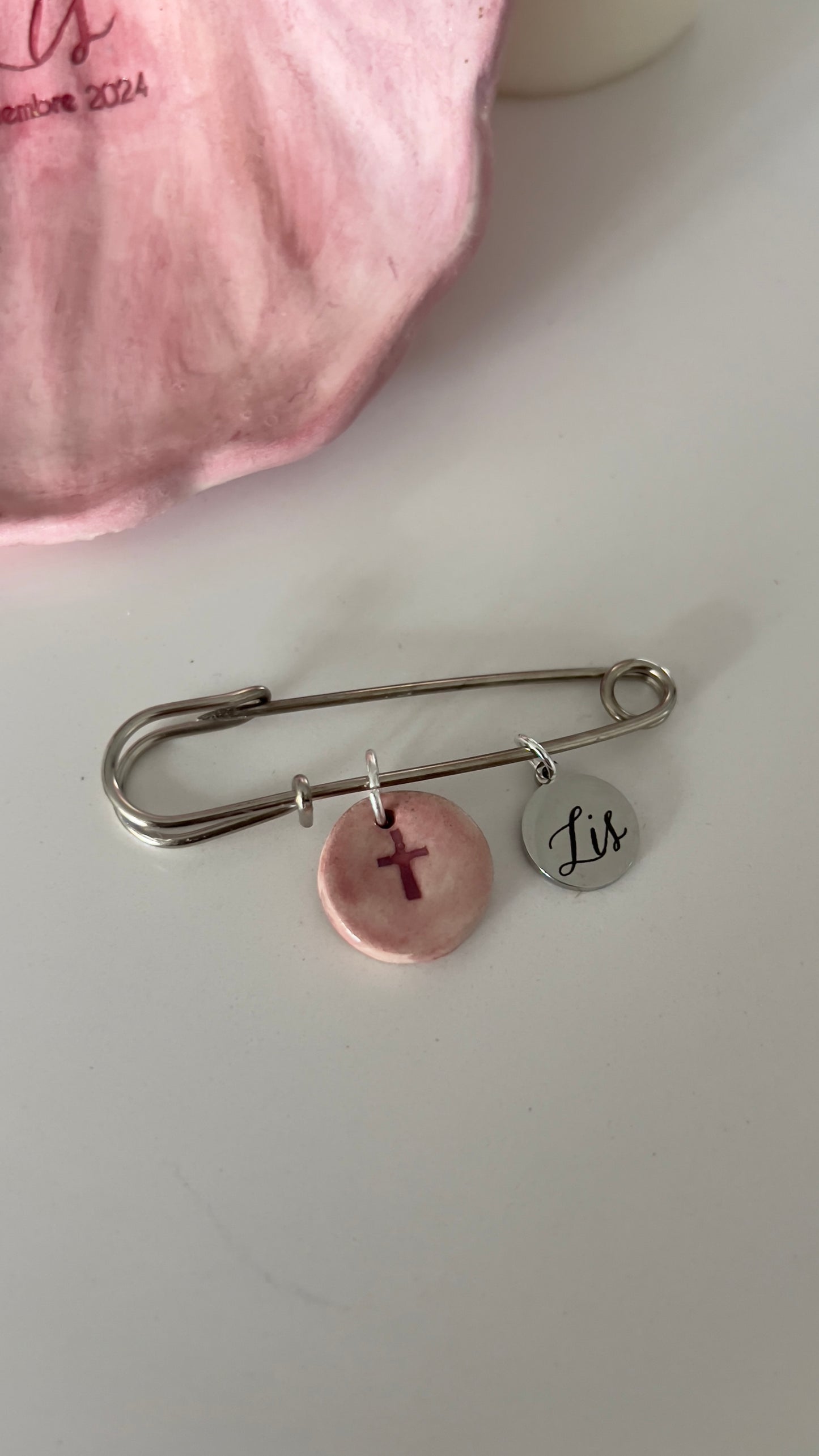 ALFILER BAUTISMO PERSONALIZADO CON CERÁMICA MEDALLITA DE NOMBRE Y FECHA