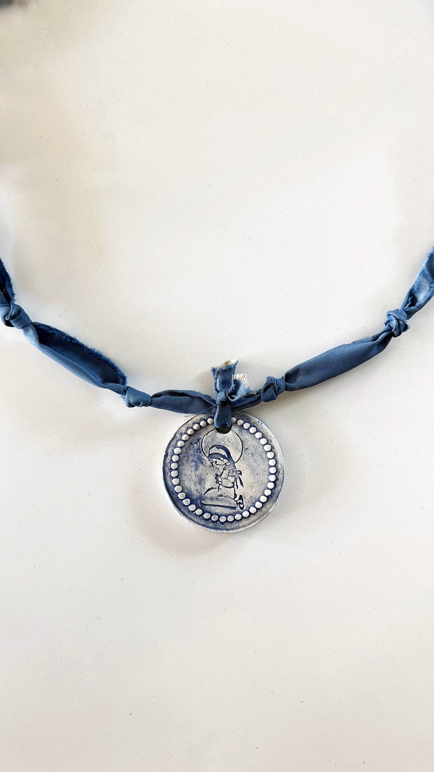 MEDALLA CERÁMICA VIRGEN NIÑA