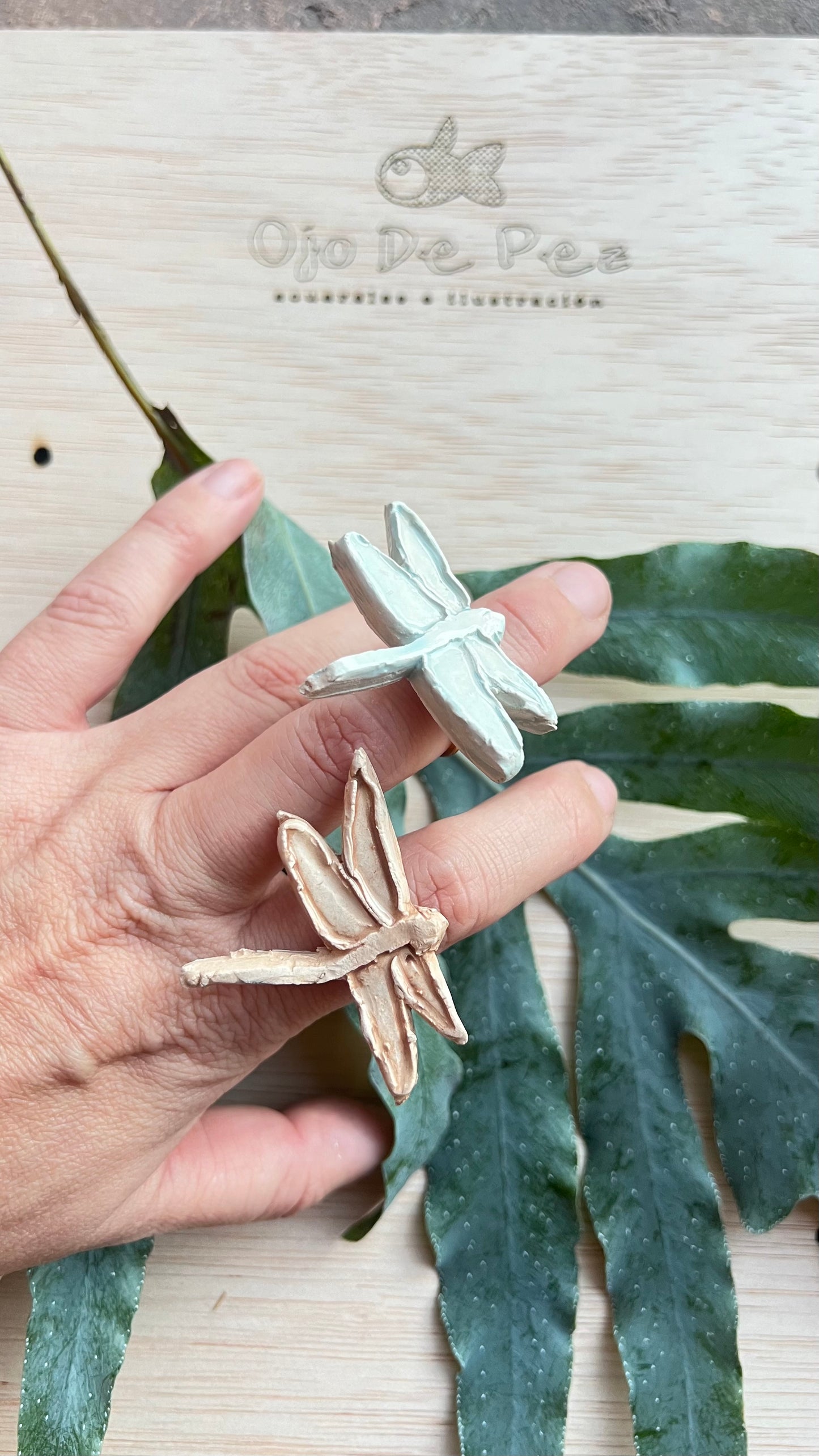 ANILLO CERÁMICA “LIBELULA” CON SOPORTE