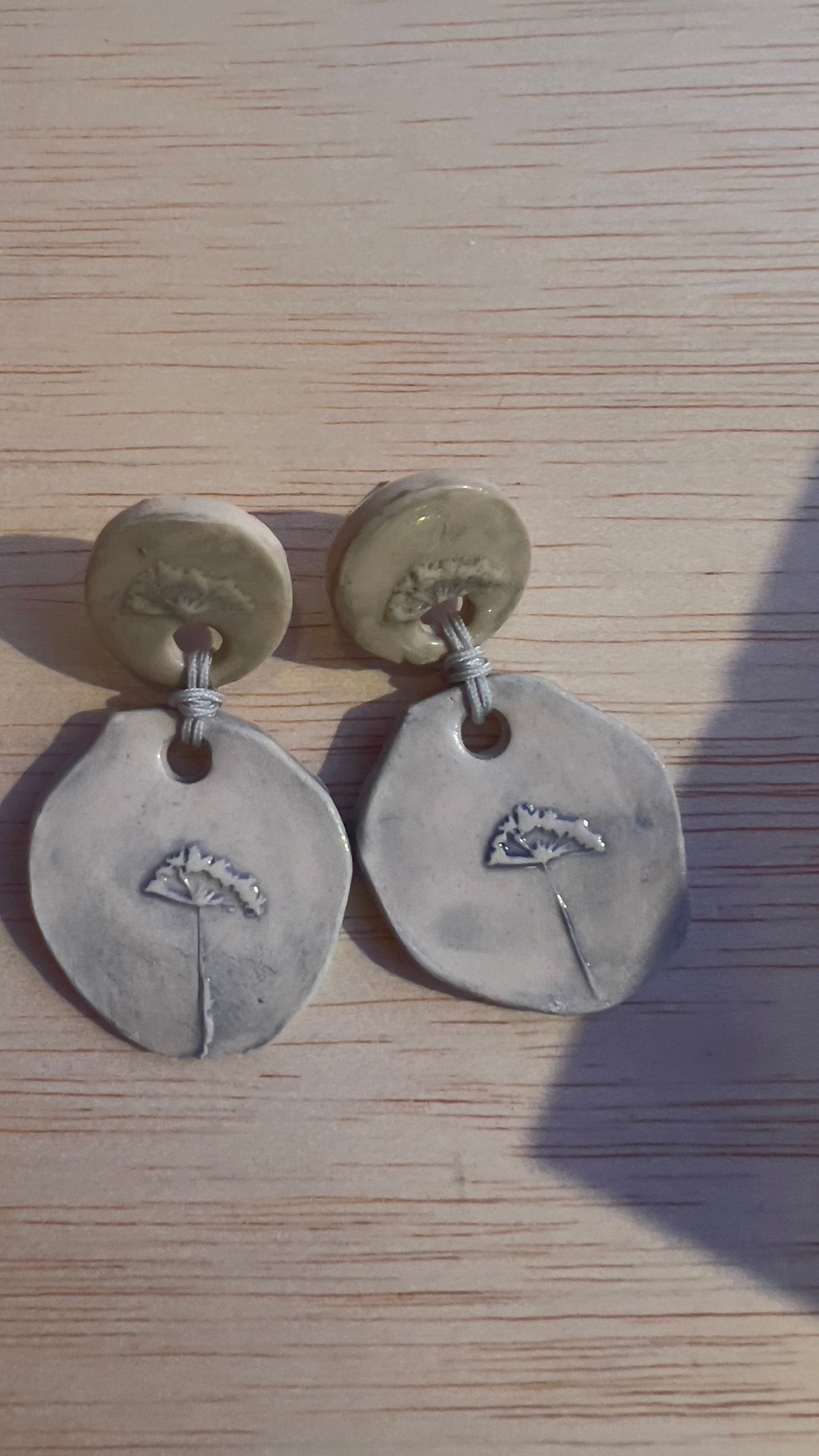 PENDIENTES CERÁMICA “UMBELA” CON RELIEVES DOS PIEZAS tamaño S