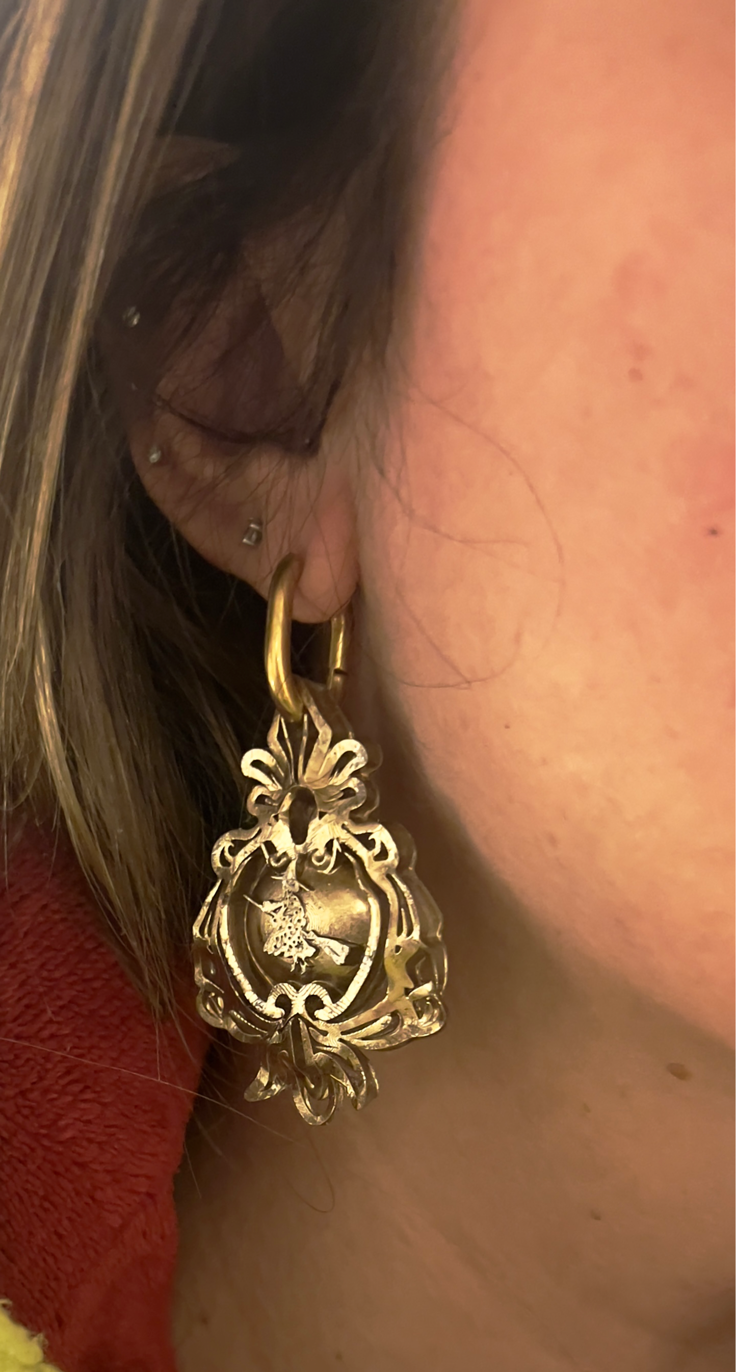 PENDIENTES RESINA DORADA “BRUJITA”