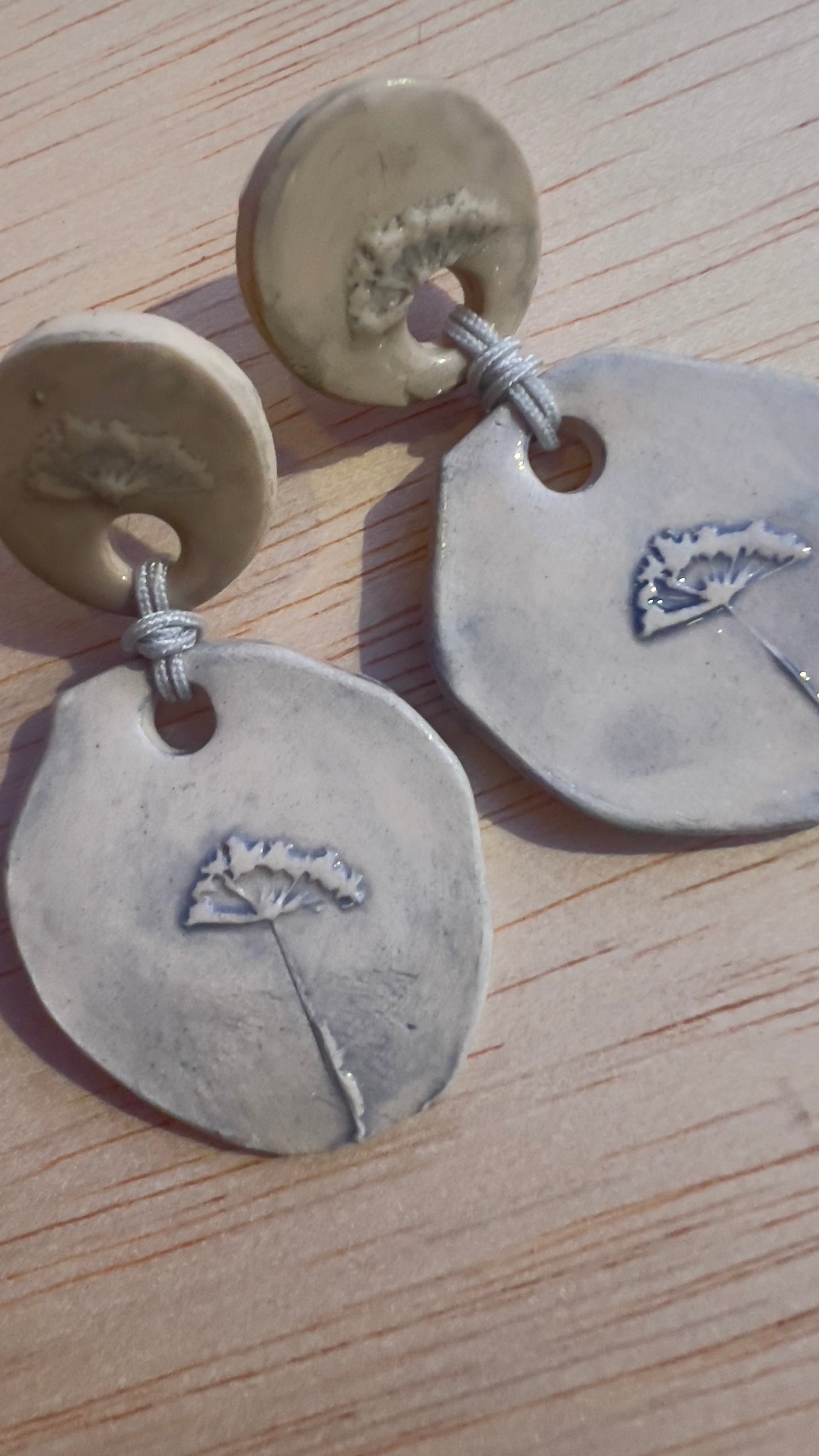 PENDIENTES CERÁMICA “UMBELA” CON RELIEVES DOS PIEZAS tamaño S