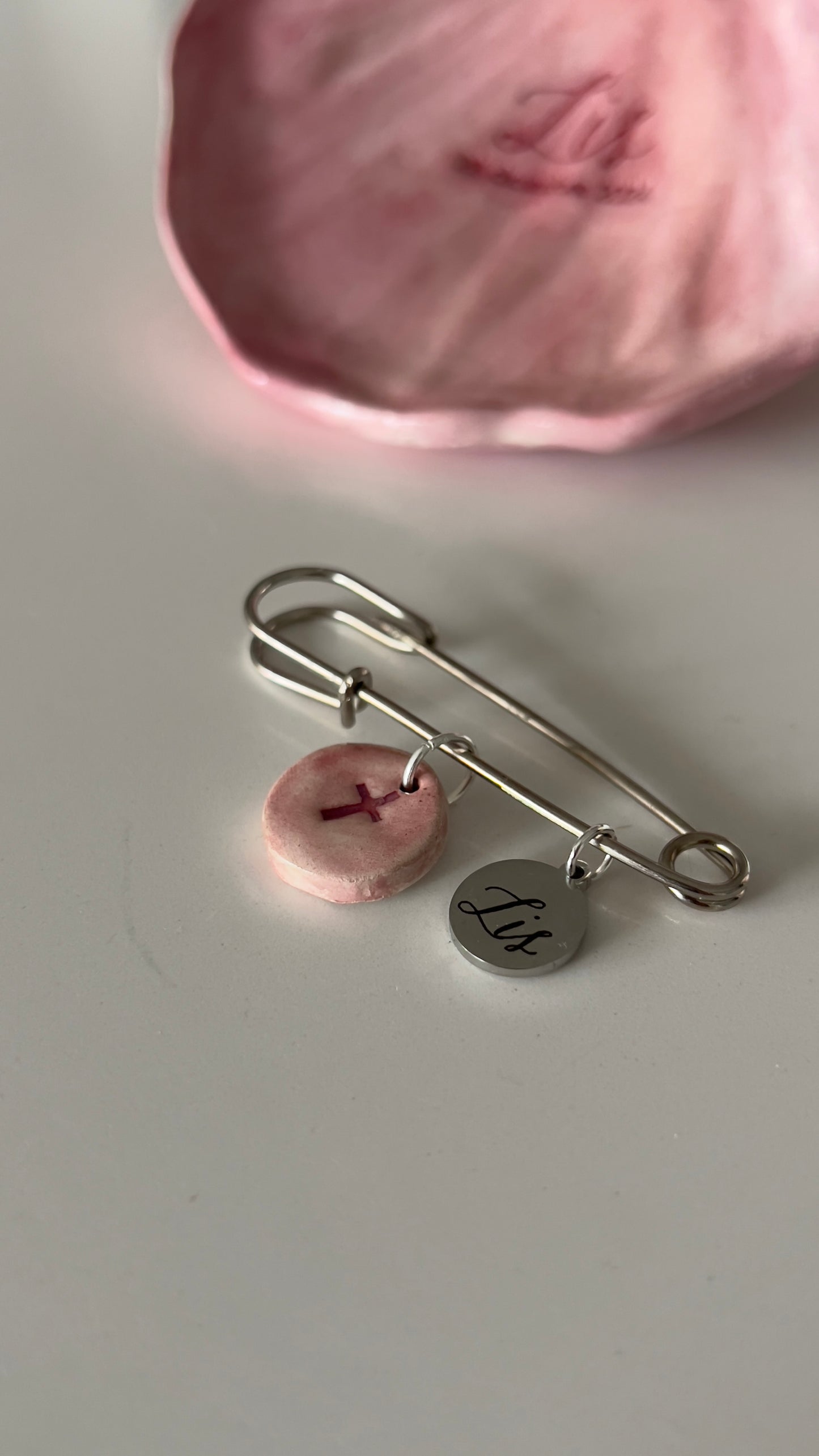 ALFILER BAUTISMO PERSONALIZADO CON CERÁMICA MEDALLITA DE NOMBRE Y FECHA