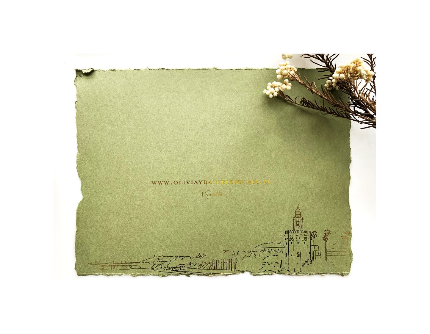 INVITACIÓN PERSONALIZADA CON ILUSTRACION A PLUMILLA Y ESTAMPACIÓN ORO