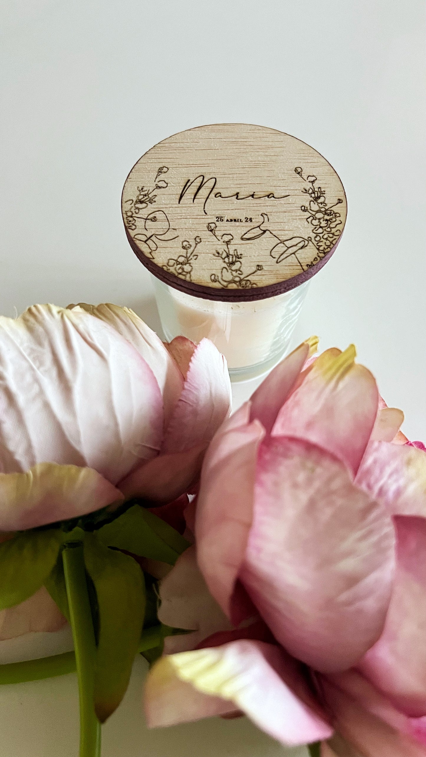 VELA PERSONALIZADA CON CINTA Y TAPA