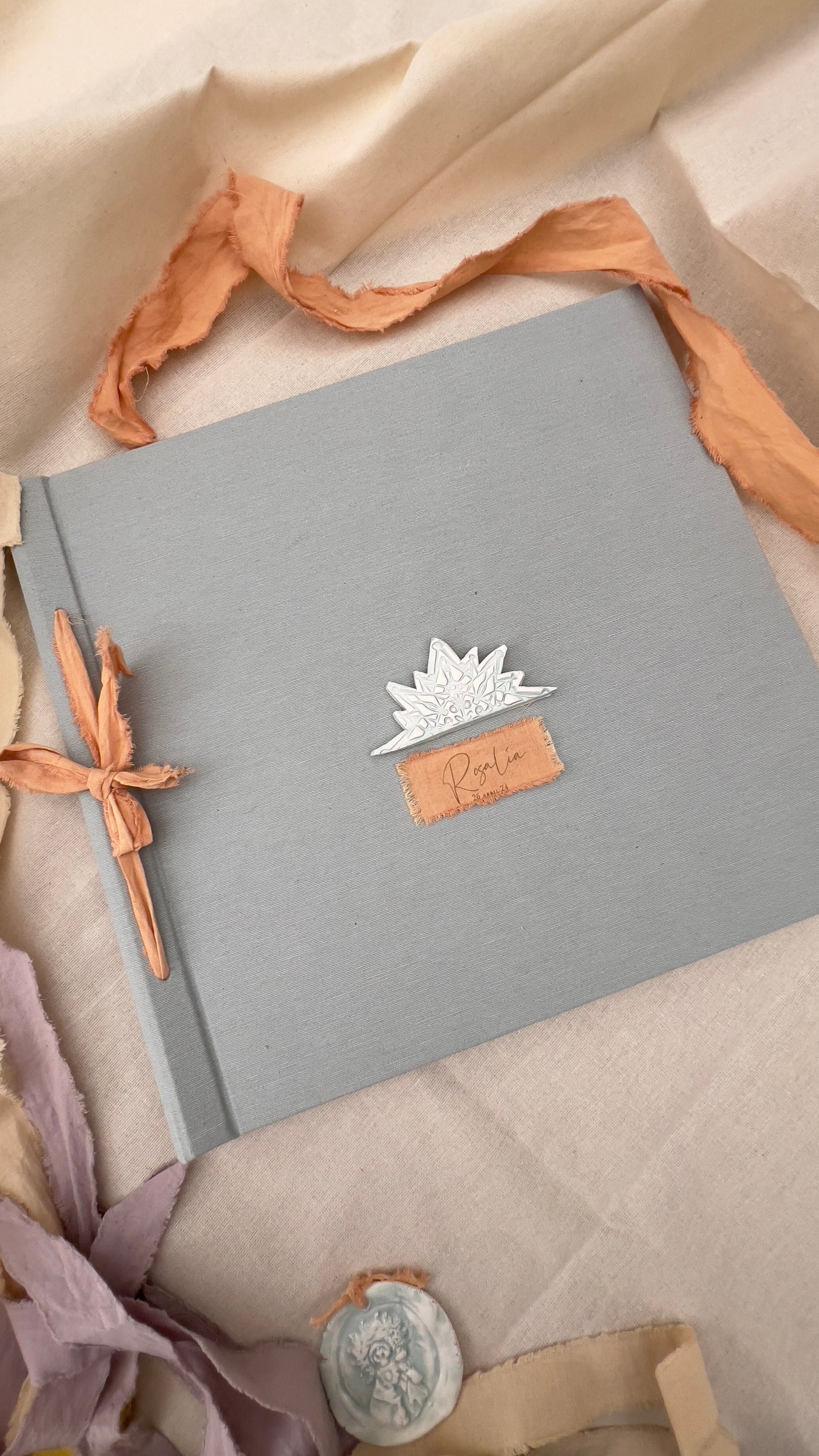LIBRO COMUNIÓN EN TELA CON ADORNO ESTRELLA EN CERÁMICA