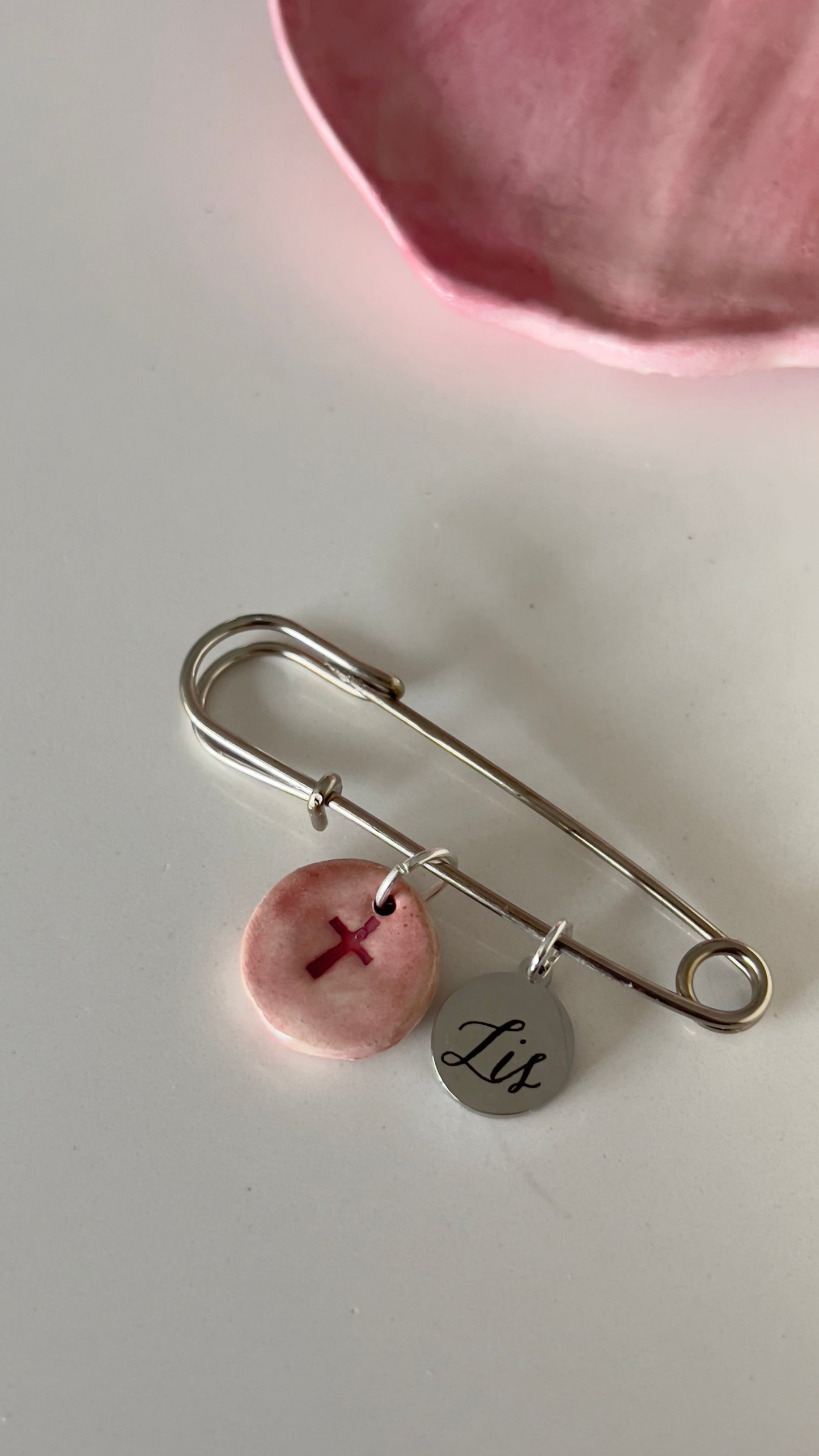 ALFILER BAUTISMO PERSONALIZADO CON CERÁMICA MEDALLITA DE NOMBRE Y FECHA