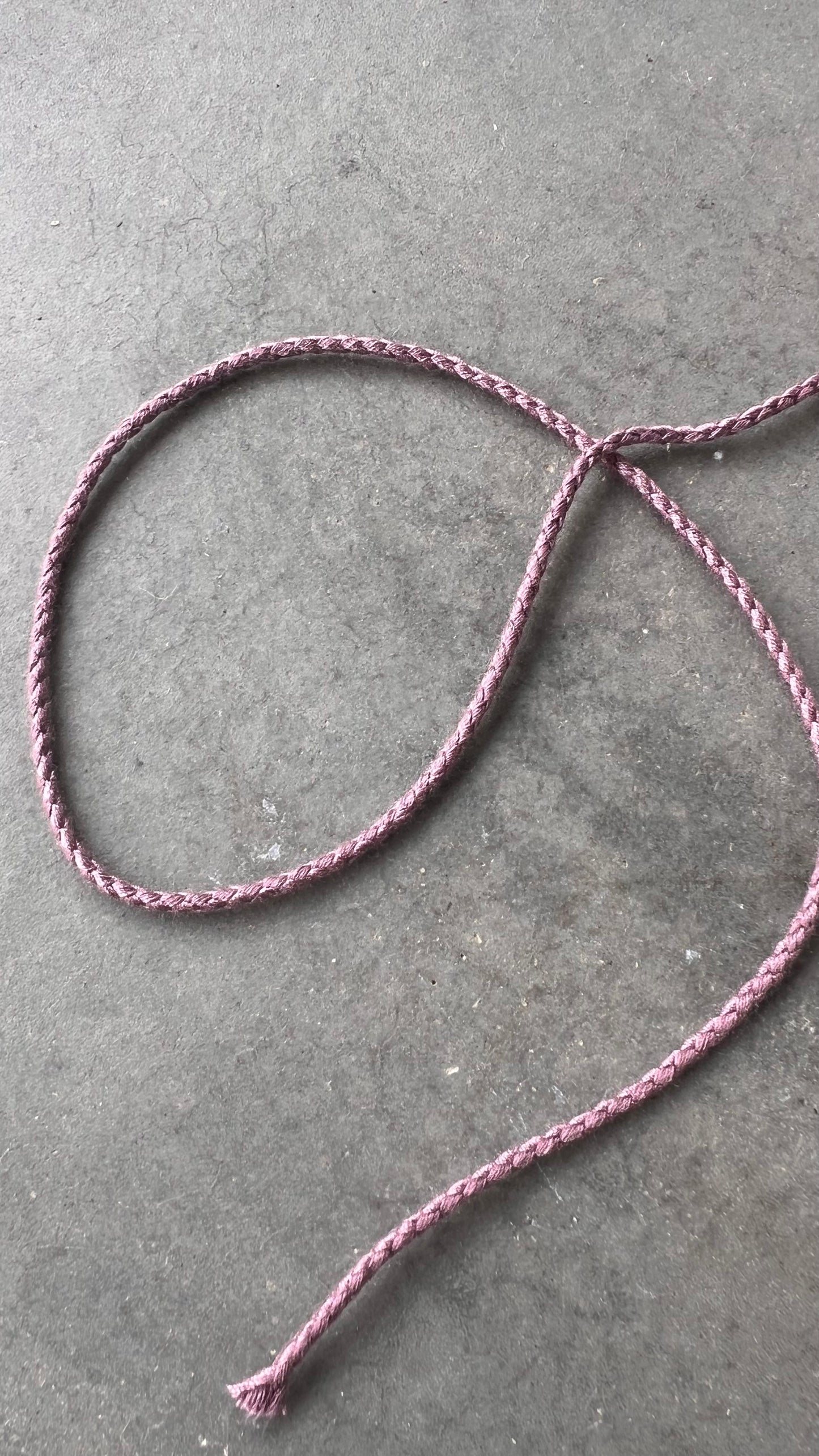 CRUZ MADERA PERSONALIZADA CON CORDÓN