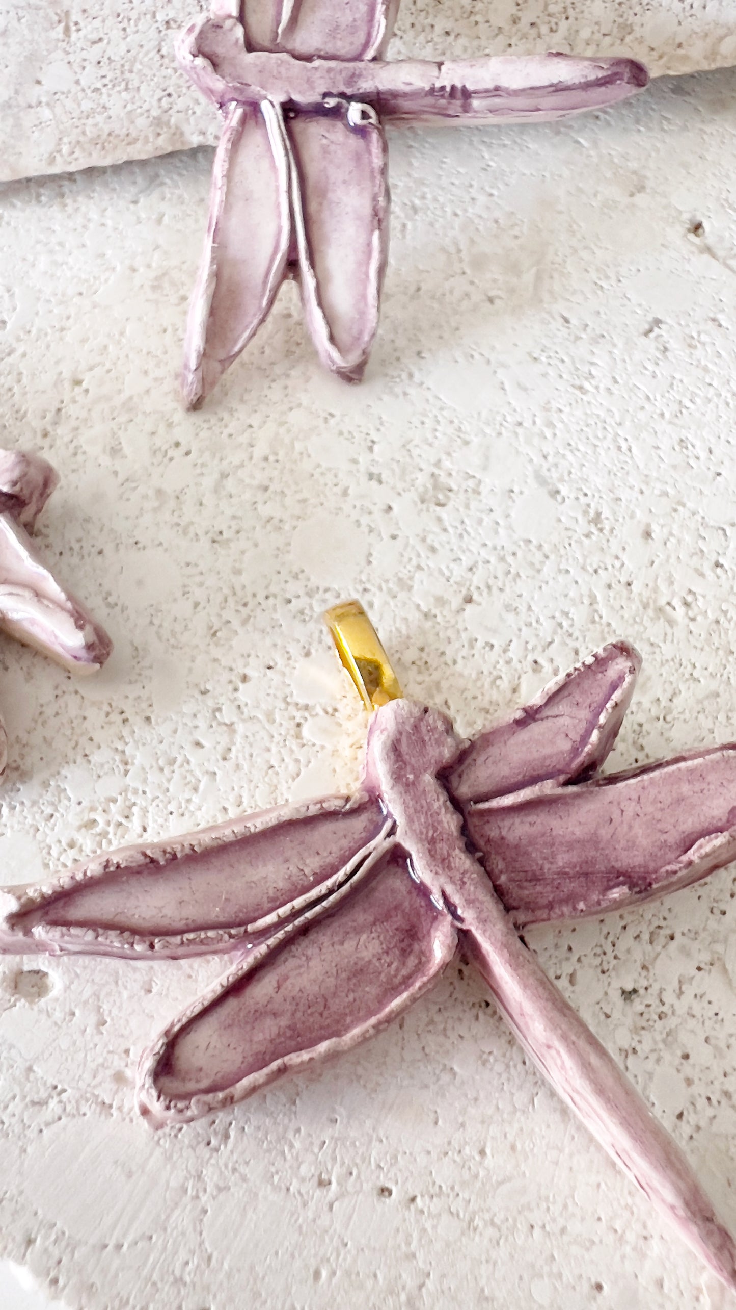 COLGANTE CON CADENA CERÁMICA “LIBELULA”