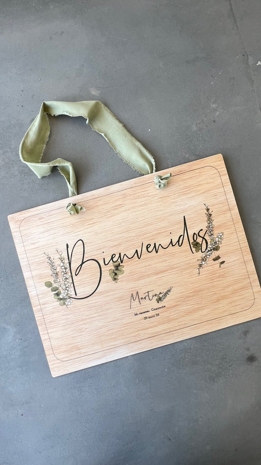 CARTEL BIENVENIDA A3 MADERA PINO PINTADO A MANO