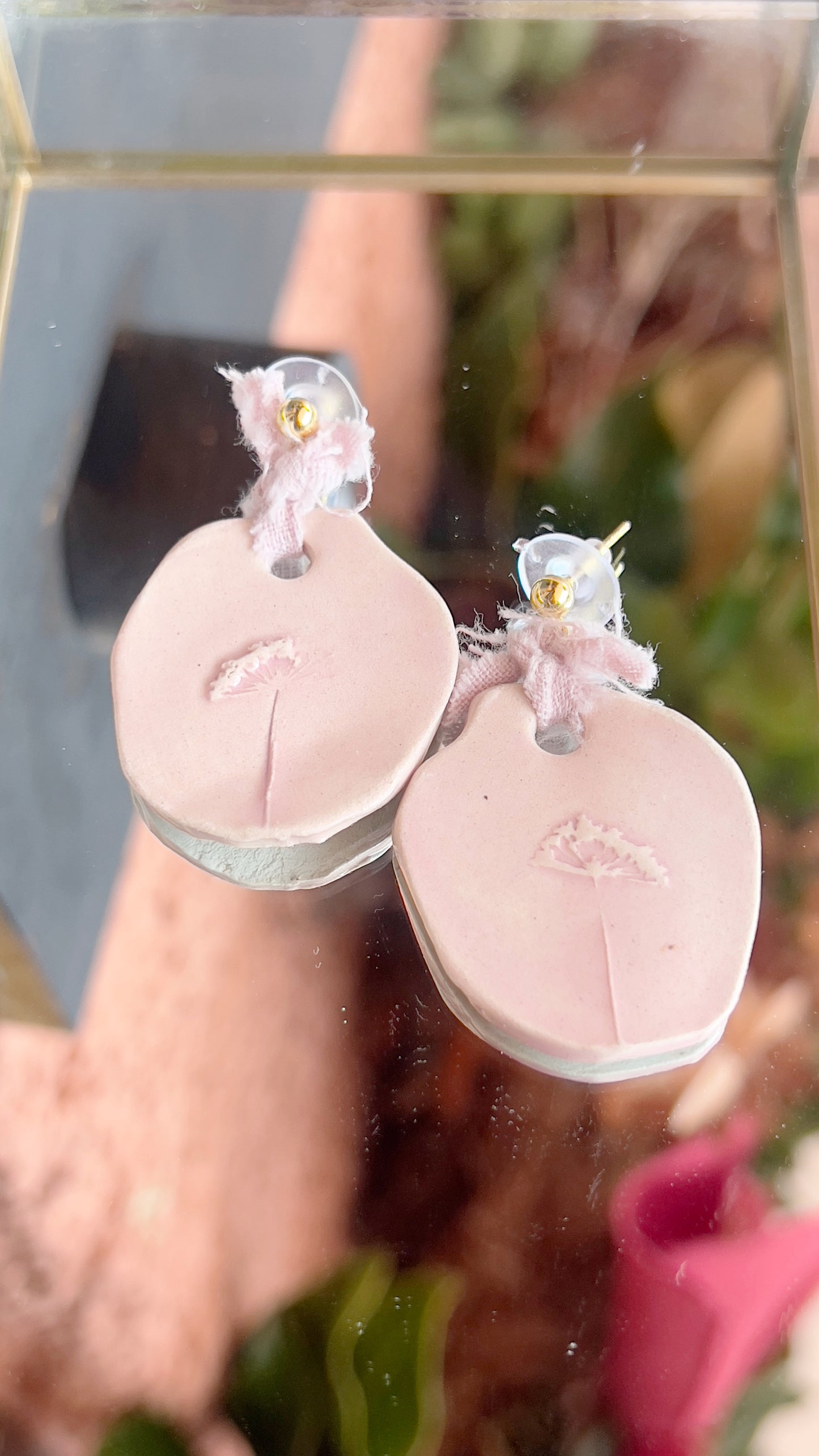 PENDIENTES CERÁMICA “UMBELA” CON NUDO Y BOLITA DORADA tamaño S