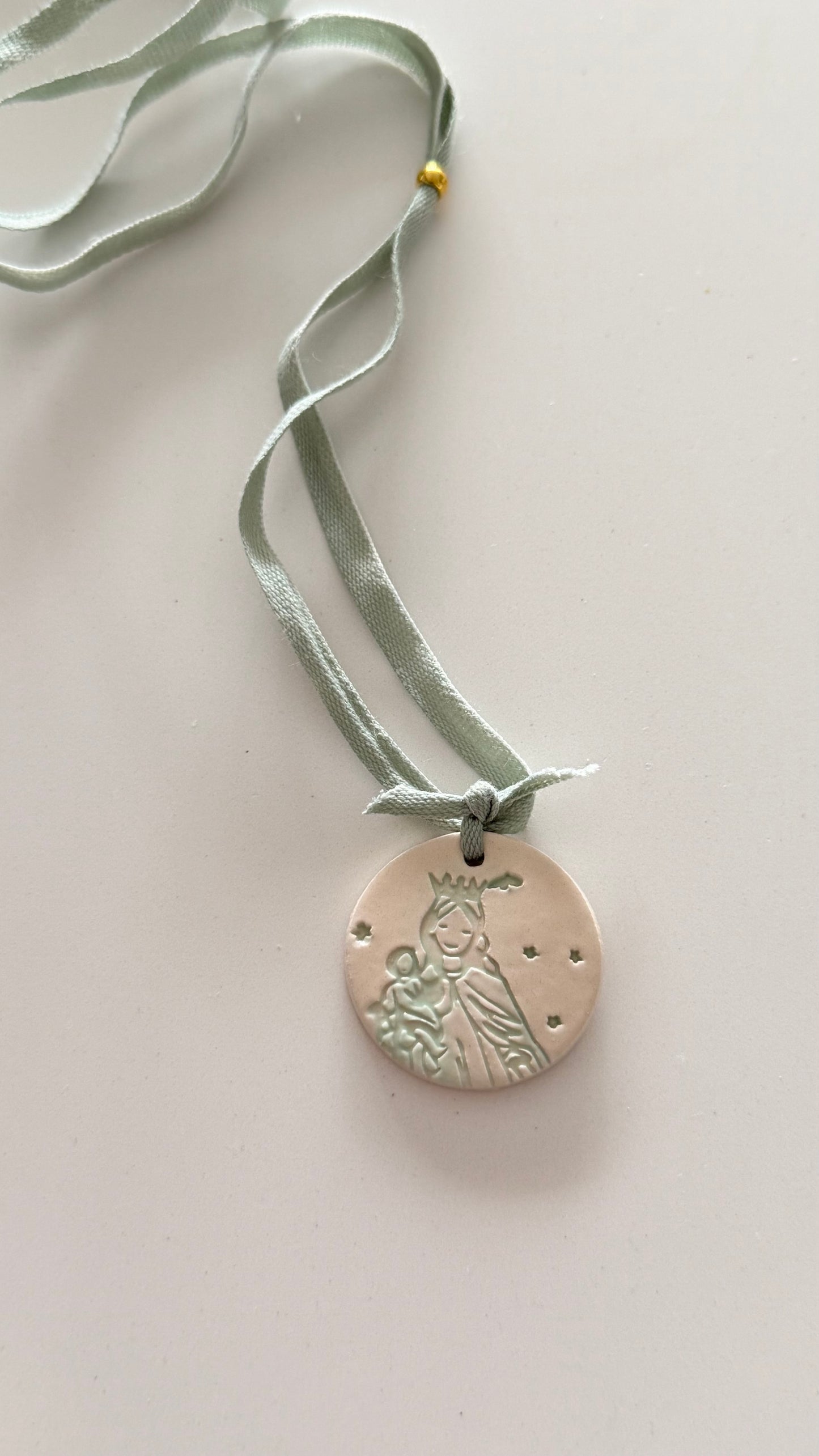 MEDALLA CERÁMICA VIRGEN DEL CARMEN GRANDE CON CINTA