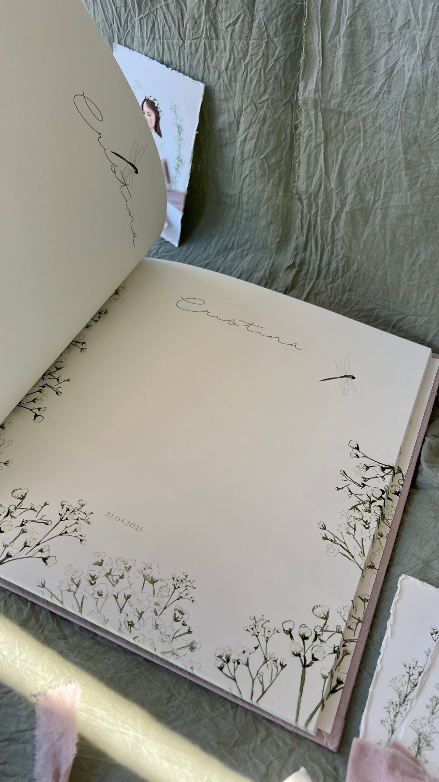 LIBRO COMUNIÓN EN TELA CON LAZO Y NOMBRE GRABADO