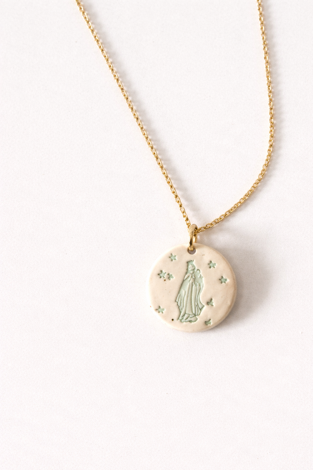 MEDALLA CERÁMICA VIRGEN DEL CARMEN CON CADENA