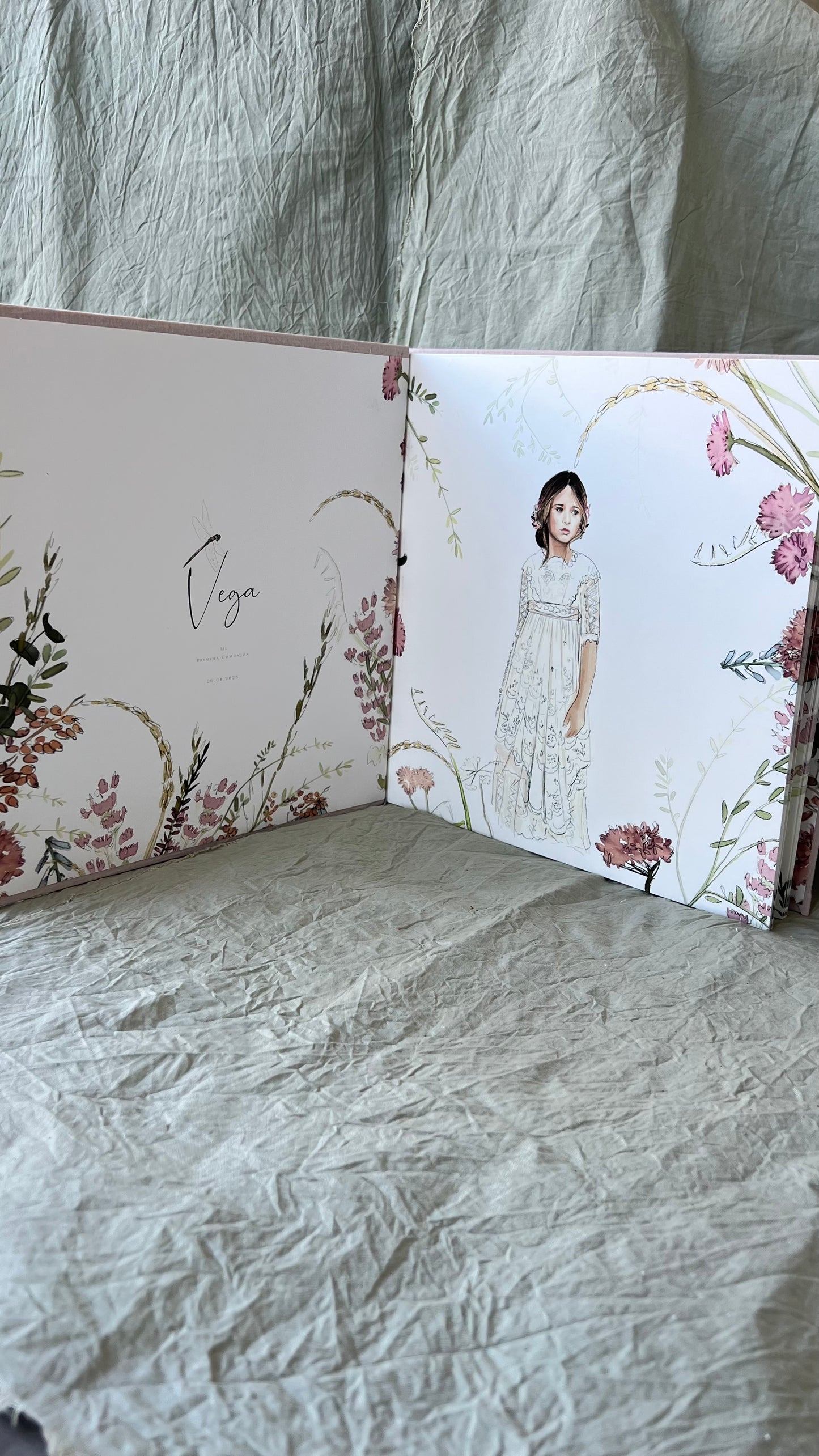 LIBRO COMUNIÓN EN TELA CON LAZO Y NOMBRE GRABADO