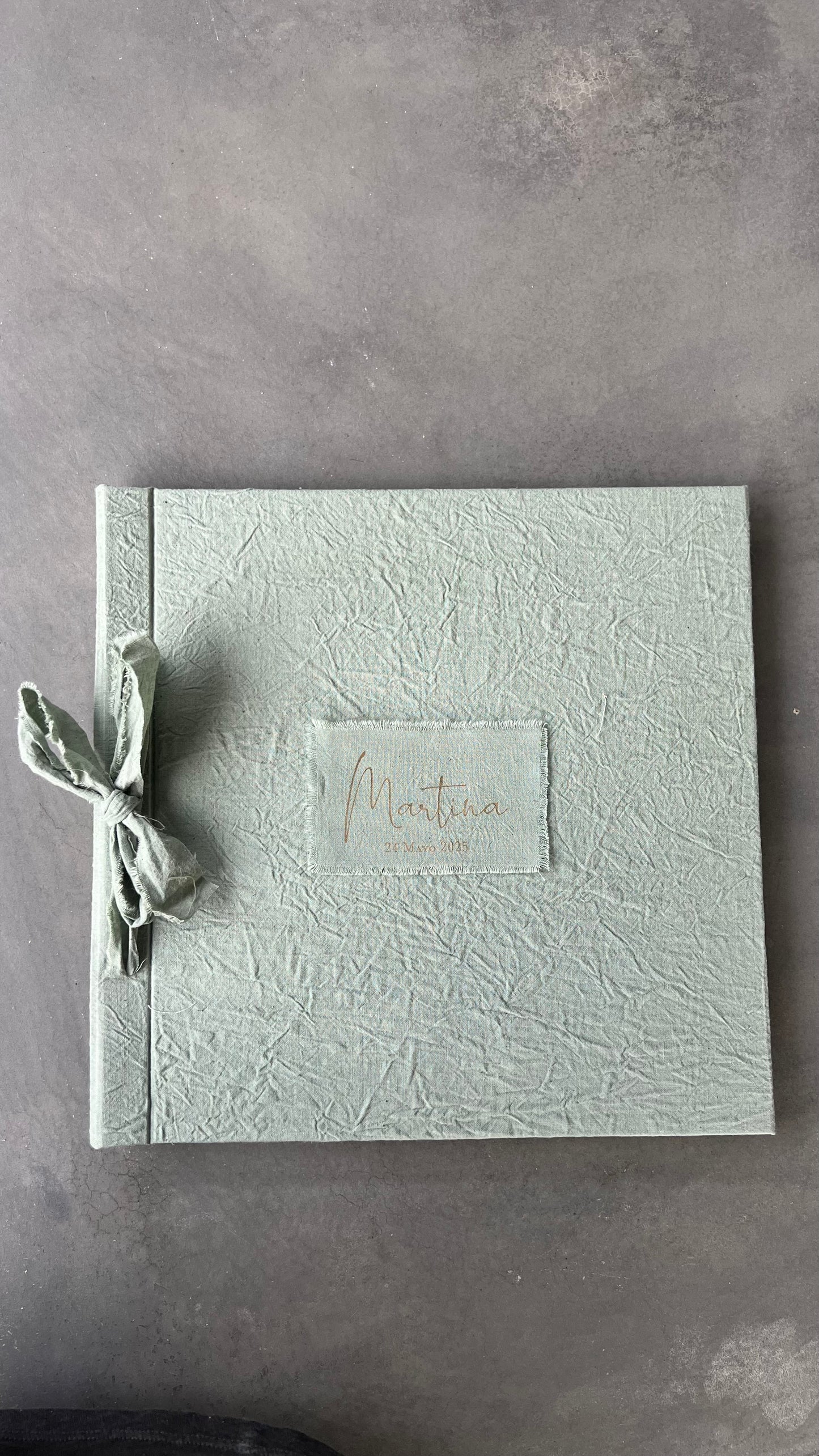 LIBRO COMUNIÓN EN TELA CON LAZO Y NOMBRE GRABADO