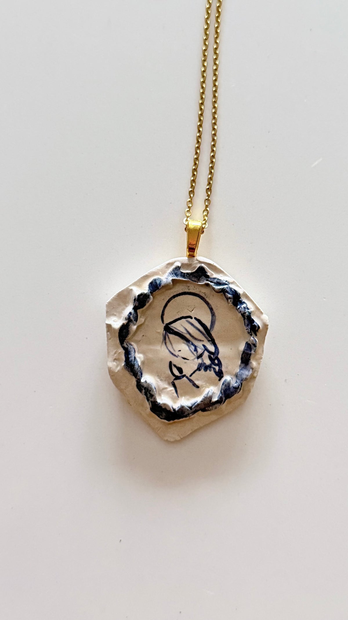 Medalla Virgen Cerámica pintada a mano